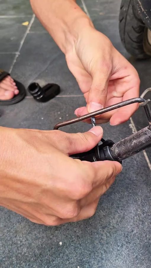 Bọc Chân Chống Xe Máy Cao Cấp Chống Trầy Xước, Bảo Vệ Nền Nhà, Cao Su Dẻo Dai Phù Hợp Mọi Loại Xe