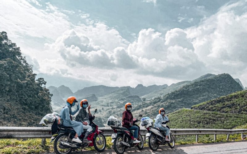 Bạn có thể phượt bằng xe máy đến Đồng Văn