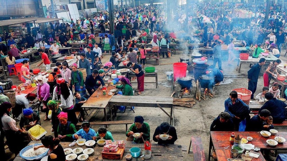 Hội chợ văn hóa Mèo Vạc là nơi giao lưu văn hóa của các tộc người vùng cao ở Hà Giang.