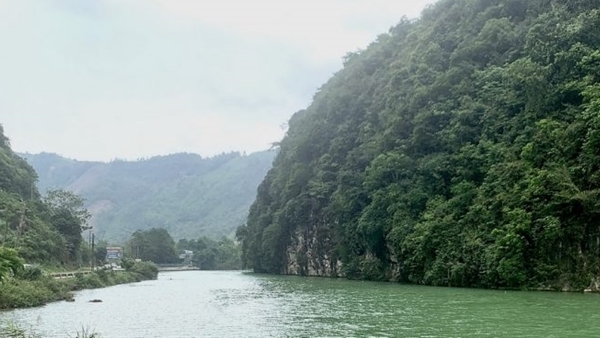 Sông Lô - dòng sông xanh huyền thoại.