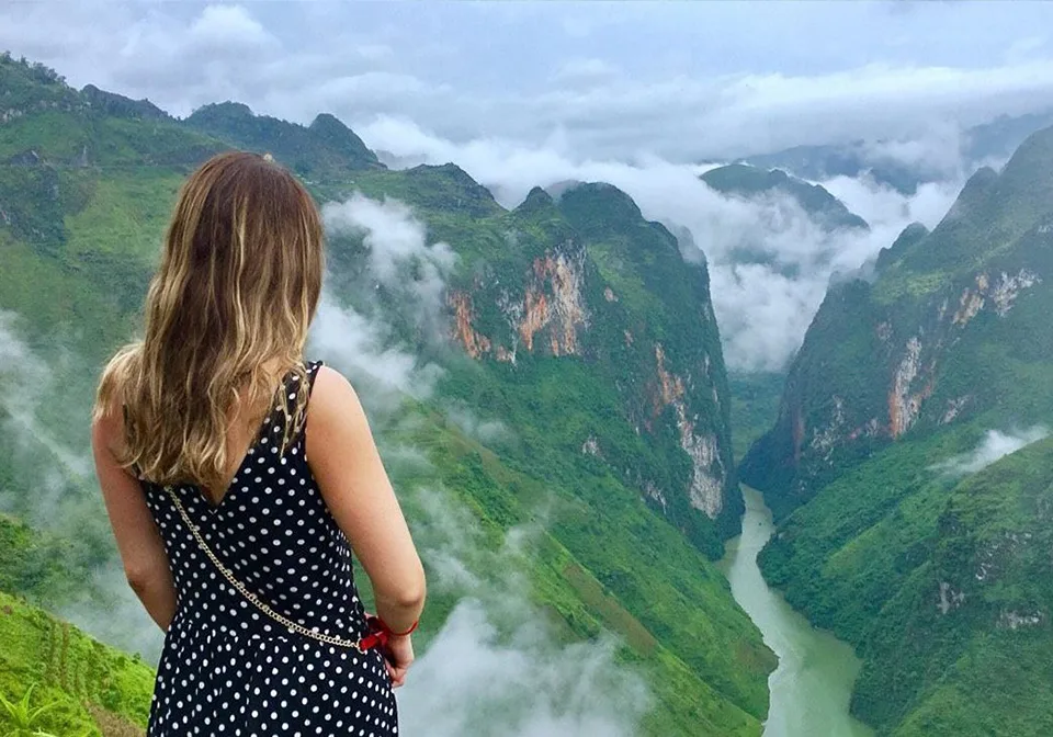 Săn mây trên đèo Mã Pí Lèng chính là trải nghiệm độc đáo nhất.