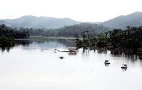 Khu du lịch sinh thái hồ Quang Minh rất được du khách yêu thích.