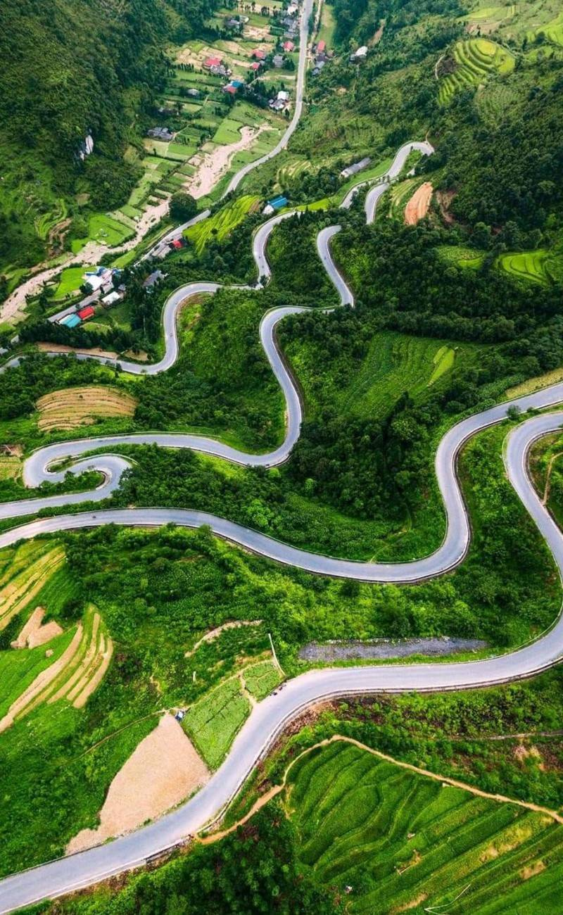 Những con đường thách thức mọi tay lái khi đến du lịch Hà Giang