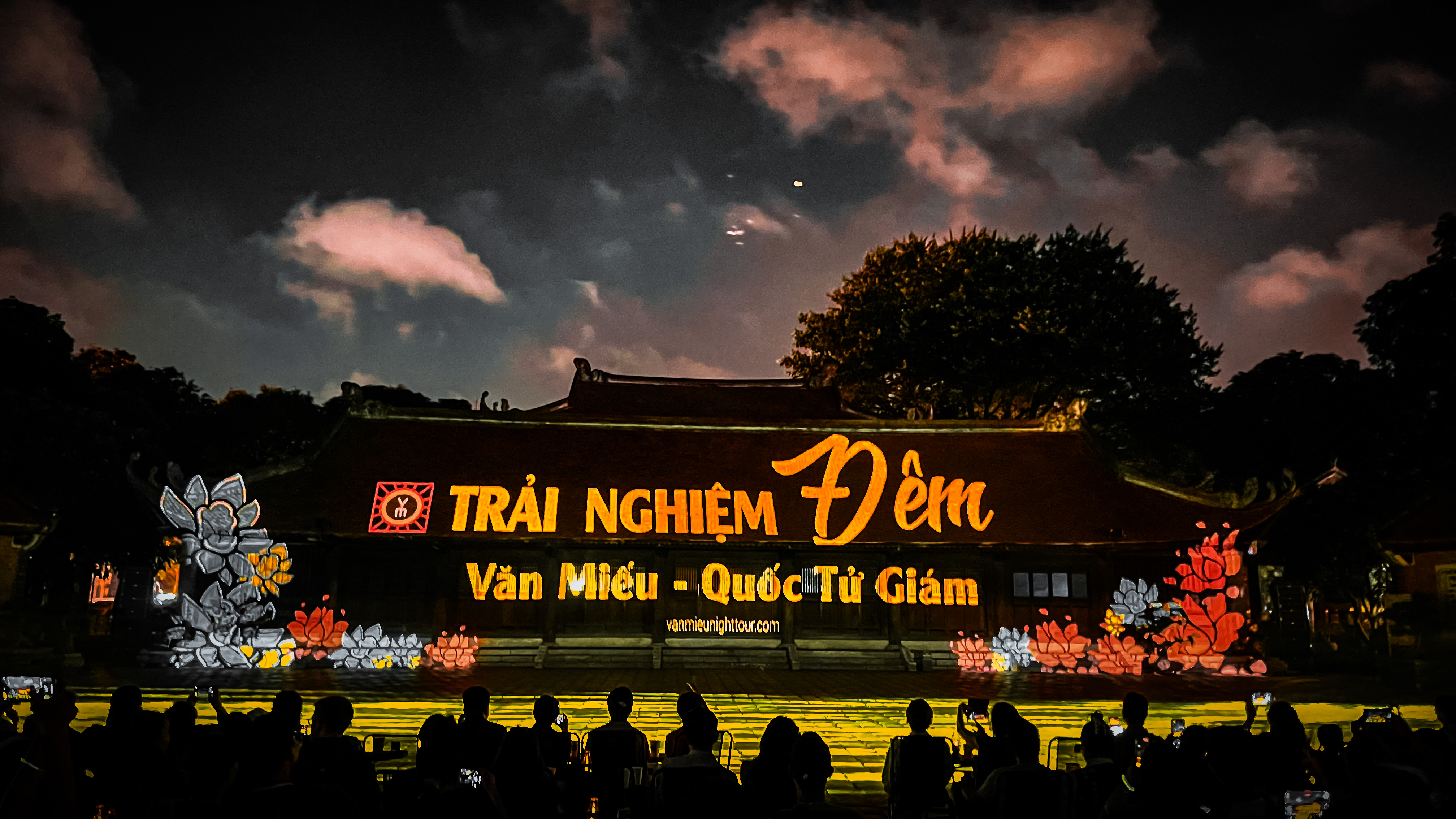 Những tour đêm không nên bỏ lỡ ở Hà Nội