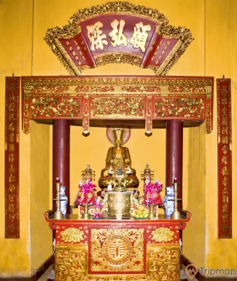 ảnh chụp trong nhà chùa quán sứ, bàn thờ