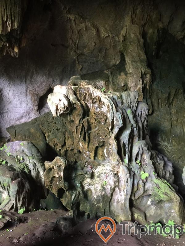 phiến đá tự nhiên trong động pa thơm, ảnh chụp trong hang động