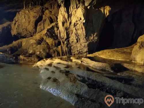 vách đá động ngườm ngao tại tỉnh cao bằng, ảnh chụp bên trong hang động