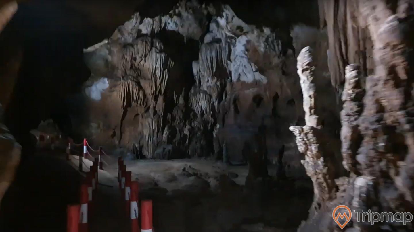 Khung cảnh bên trong hàng động Xá Nhè, ảnh chụp trong hang động