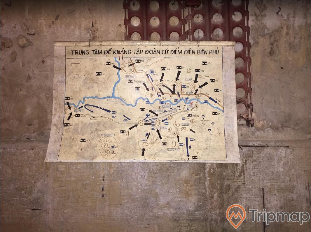 Bản đồ tập đoàn cứ điểm Điện Biên Phủ, tấm bản đồ bên trong gian phòg căn hầm chỉ huy, ảnh chụp trong hầm