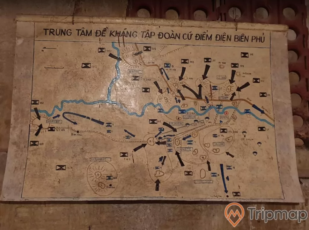 tấm bản đồ trong hầm chỉ huy tướng đờ cát, bản đồ chiến lược địa hình Điện Biên Phủ, ảnh chụp trong căn hầm