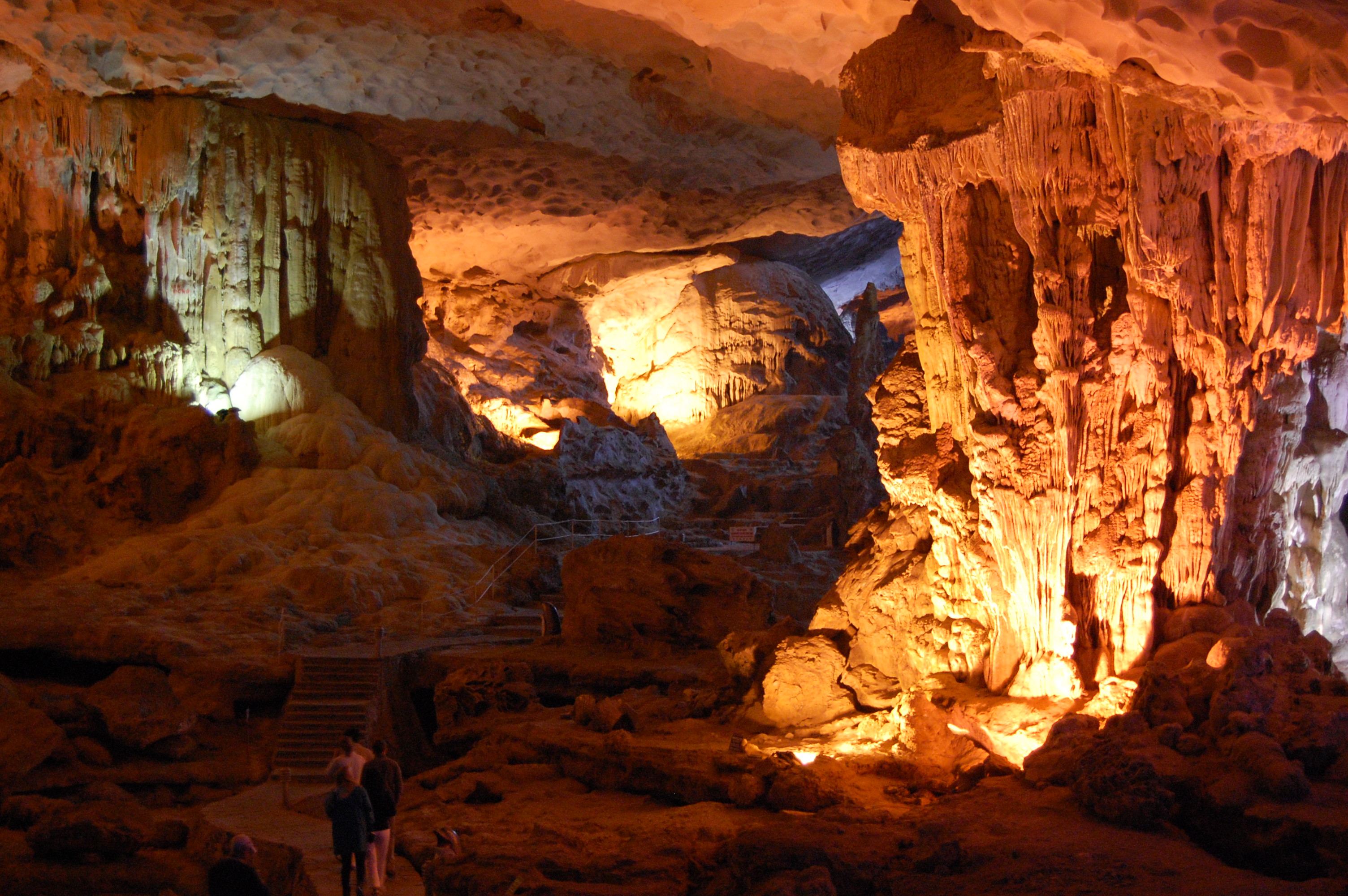 Quang cảnh bên trong hang phương thiện, vách nhũ đá tự nhiên, ảnh chụp trong hang động