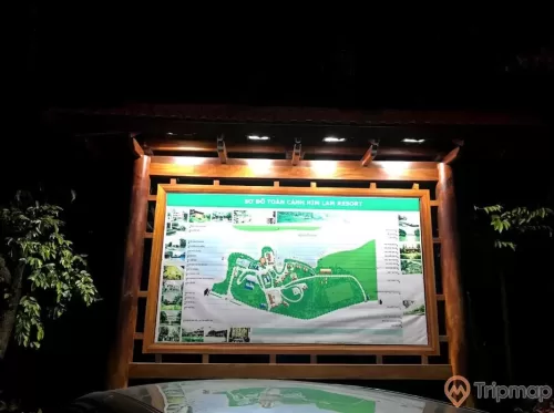 Tấm sơ đồ toàn cảnh Him Lam Resort tại khu du lịch sinh thái Him Lam, ảnh chụp vào buổi tối