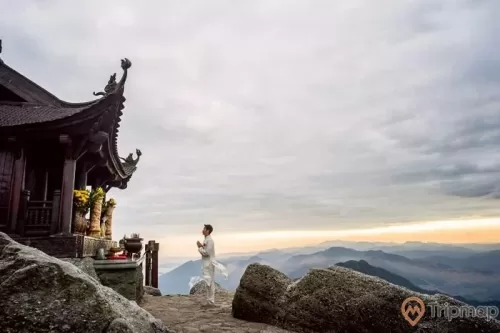 Đứng trên chùa Đồng tựa phiêu du giữa cõi Phật