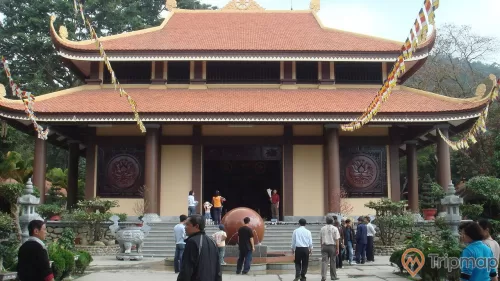 Chính điện chùa Lân