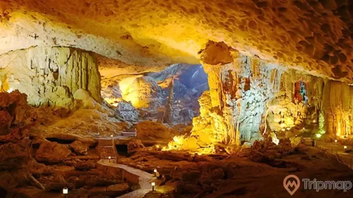 Vẻ đẹp lung linh của các nhũ đá bên trong hang Thiên Cảnh Sơn
