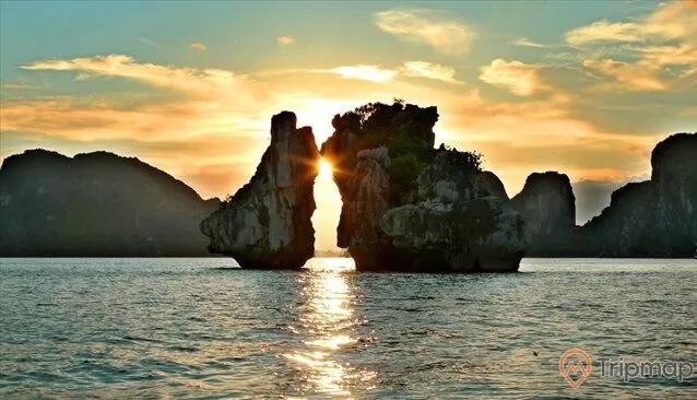 Một bức ảnh đẹp chụp Hòn Trống Mái, Vịnh Hạ Long
