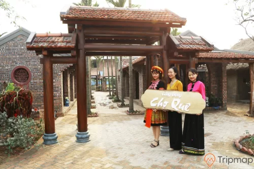 Cổng khu chợ quê ở Quảng Ninh Gate