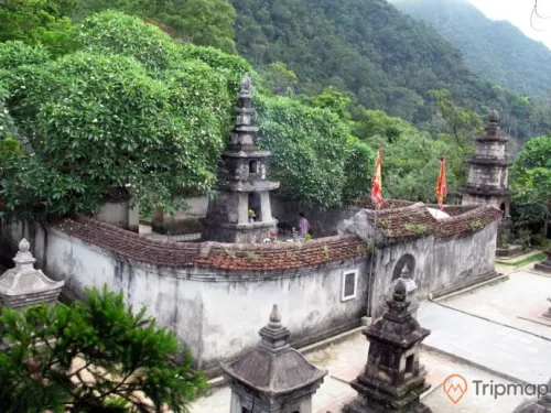 Vườn tháp linh thiêng, trầm mặc an tọa bình yên giữa núi rừng Yên Tử