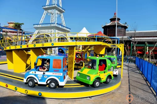 Tour de Paris, mô hình ô tô màu xanh, mô hình tháp Eiffel, trời nắng, ảnh chụp ban ngày