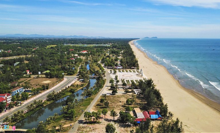 Bãi biển Xuân Thành