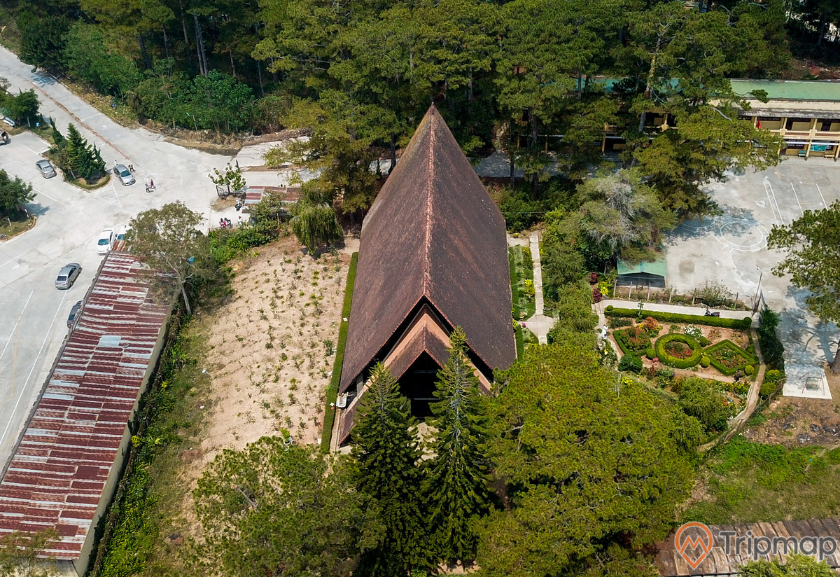 Nhà thờ gỗ mang kiến trúc nhà Rông tại Đà Lạt - du lịch Lâm Đồng