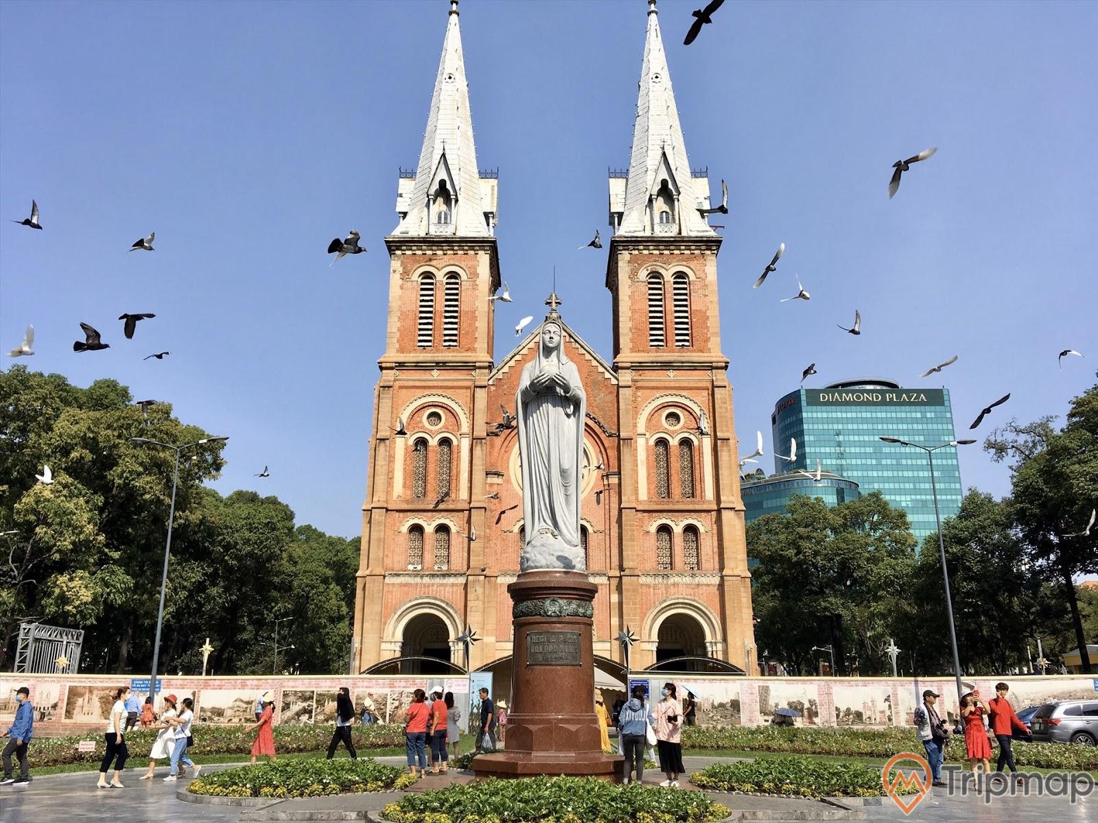 Nhà thờ Đức Bà tại Thành phố Hồ Chí Minh