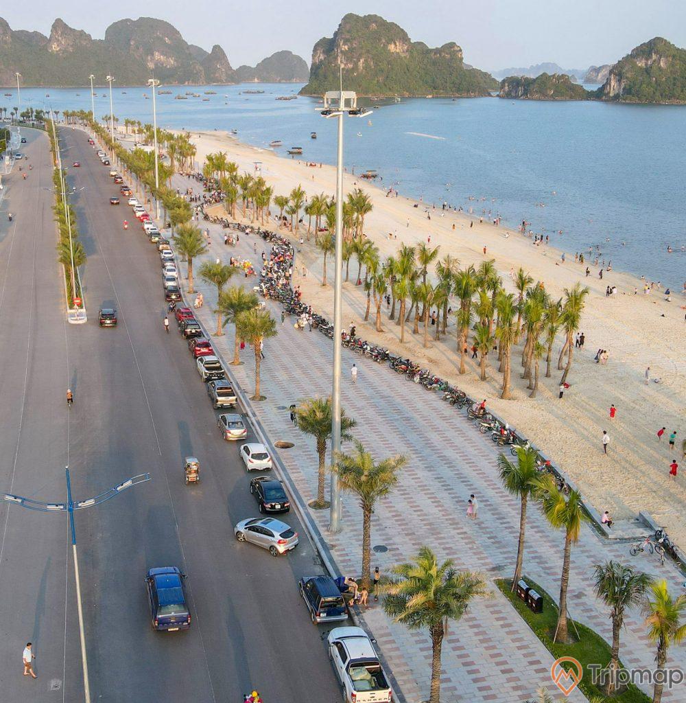 Bãi tắm Hòn Gai nằm trên con đường bao biển đẹp nhất Việt Nam