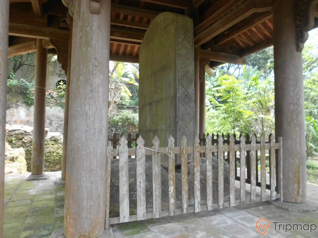 Bia đá cổ tại chùa Long Đọi Sơn