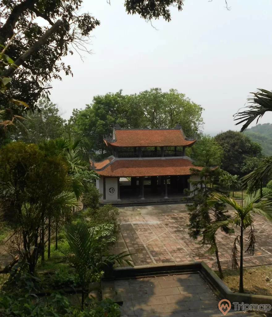 Quang cảnh chùa Long Đọi Sơn