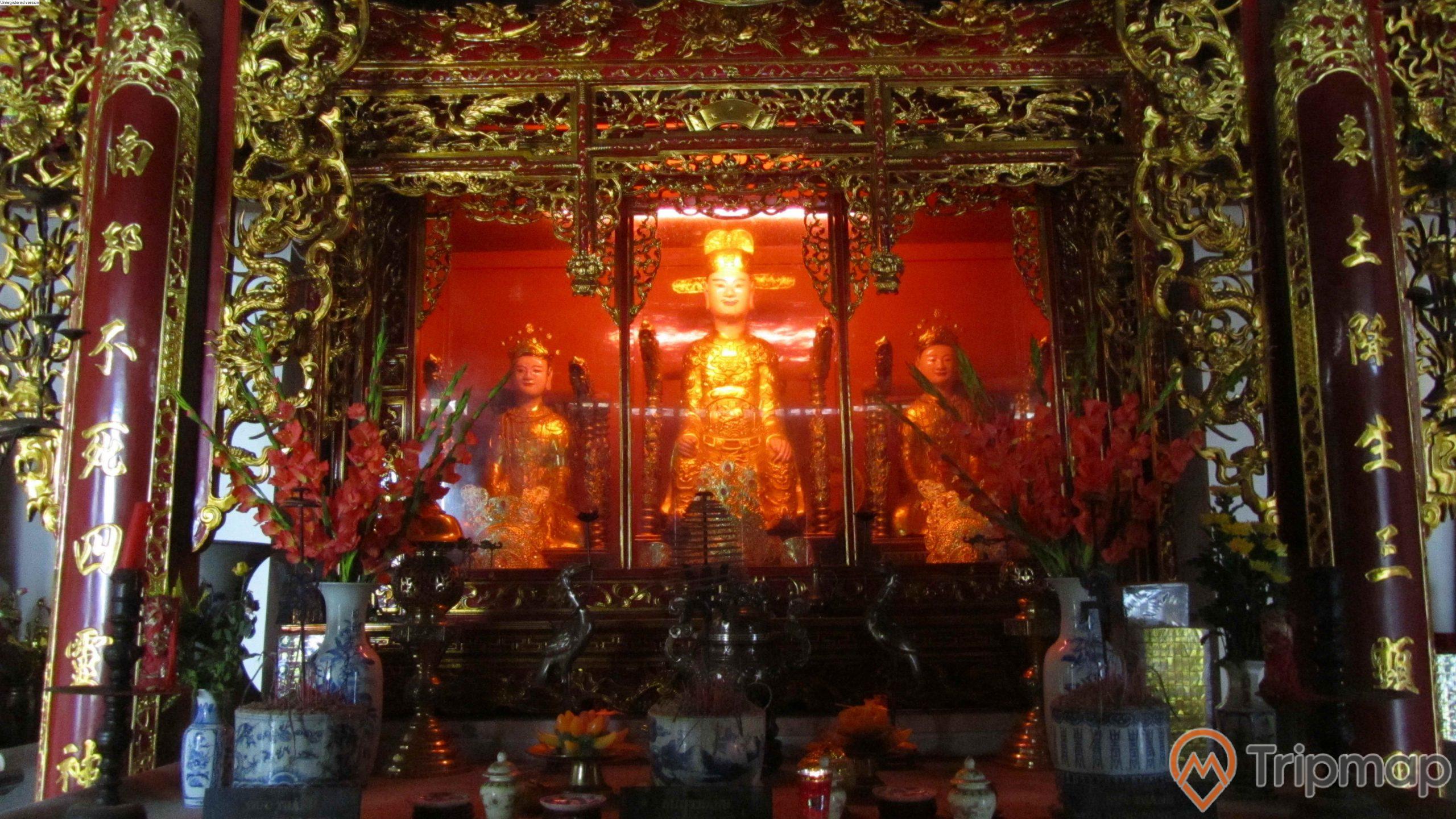 Ba pho tượng đồng tại đền Đa Hòa