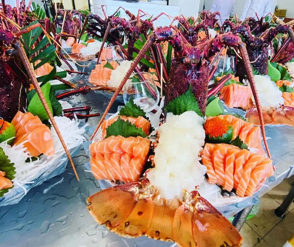 Món ăn bắt mắt tại nhà hàng Cua Vàng