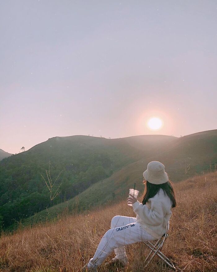 Rạo rực mùa cỏ cháy tại đỉnh Bình Hương khiến du khách yêu thiên nhiên thơ mộng xứ Quảng Ninh say lòng
