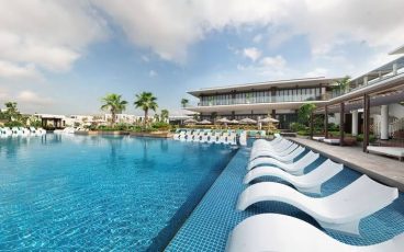 a swimming pool with a building in the background