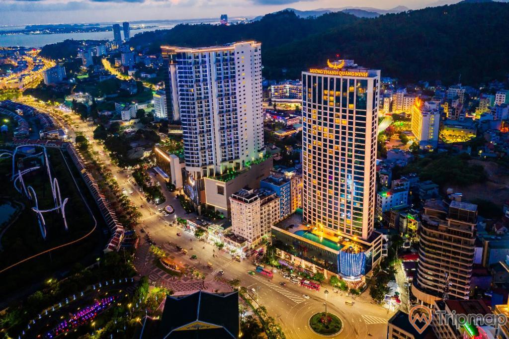 Hãy đến với Khách sạn Mường Thanh Luxury Quảng Ninh để trải nghiệm một kỳ nghỉ tuyệt vời, tận hưởng vẻ đẹp thiên nhiên kỳ ảo của Hạ Long và sự tiện nghi, sang trọng của chúng tôi.
