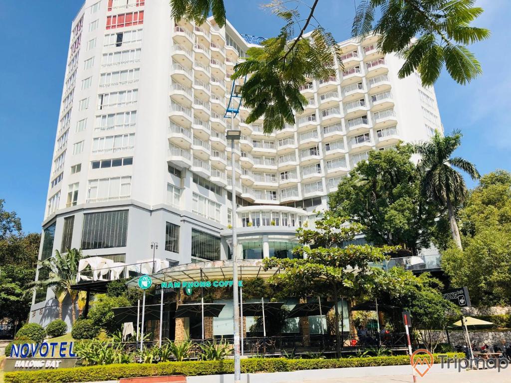 Novotel Hạ Long Bay là khách sạn quốc tế nằm ngay trung tâm du lịch Bãi Cháy.