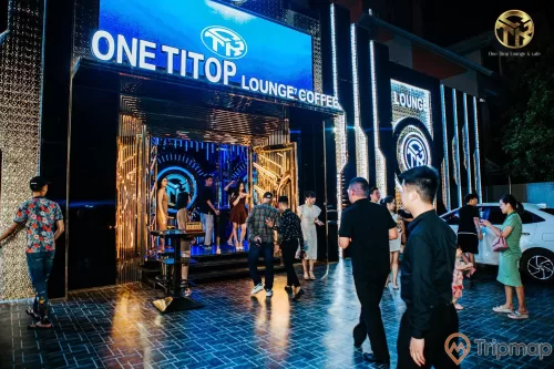 ONE TITOP Lounge & Bar