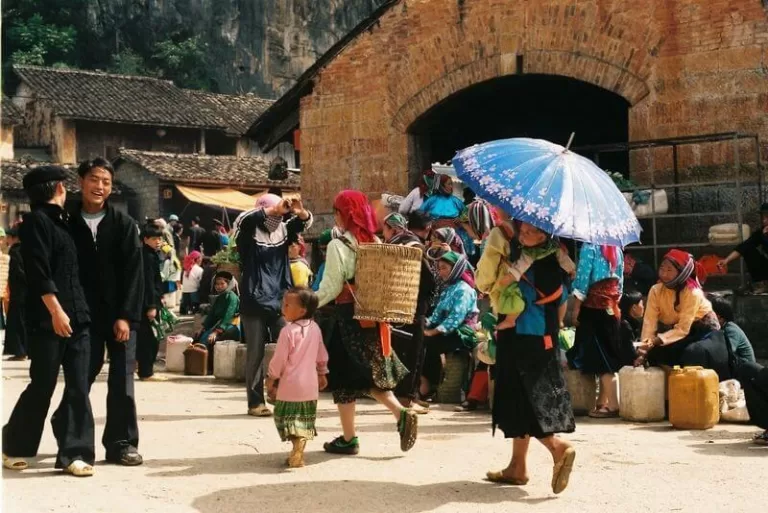 Chợ phiên thị trấn Đồng Văn