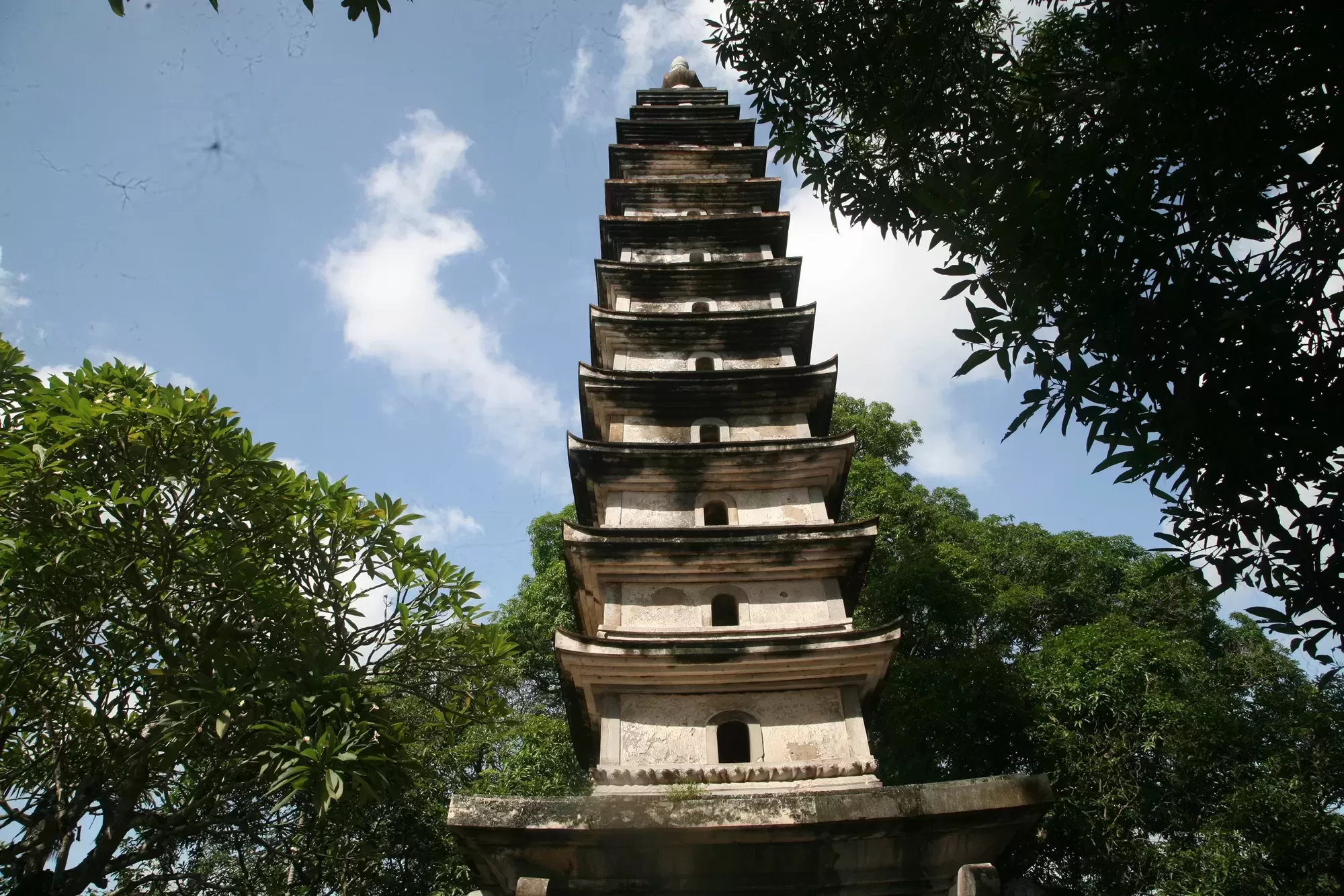 Biểu tượng của chùa Phổ Minh còn được gọi là chùa Tháp