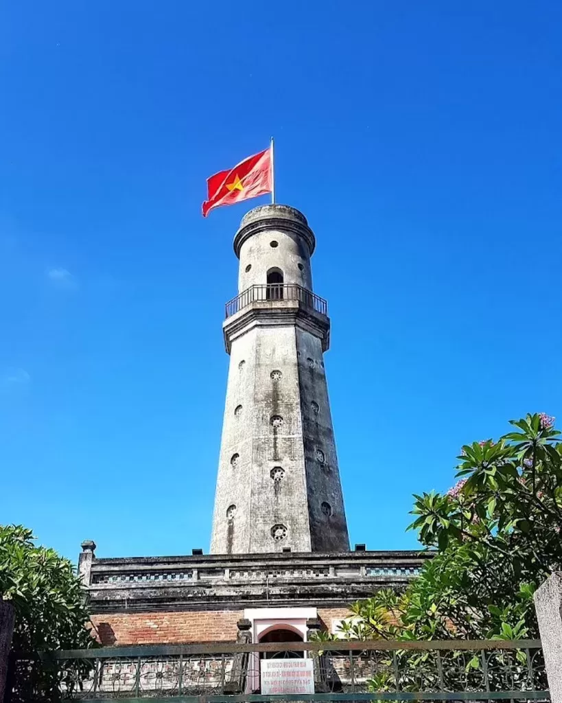 Đầu xuân chiêm bái cột cờ Thành Nam trên 200 tuổi