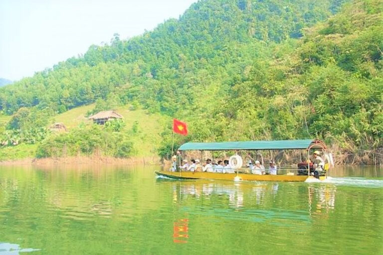 Du lịch sinh thái hồ thủy điện sông Chừng