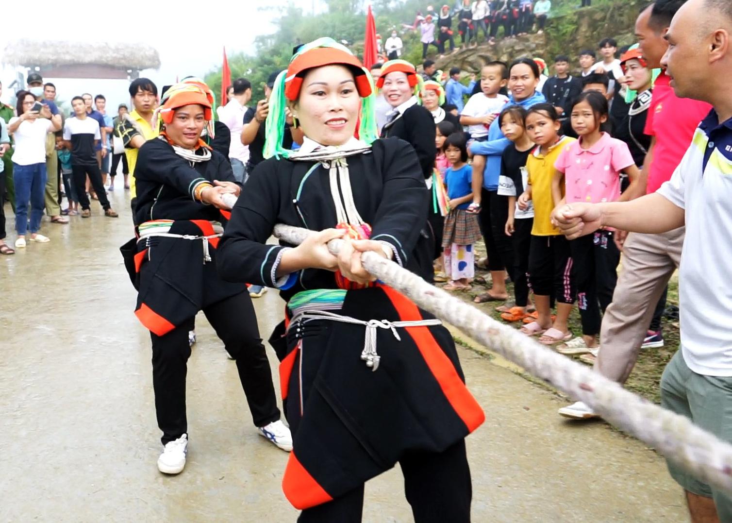 Làng văn hoá dân tộc Dao thôn Lùng Tao