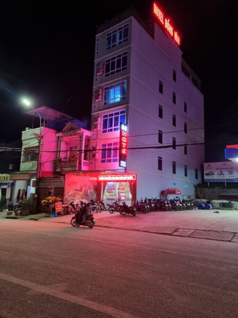 Khách sạn Đồng Văn