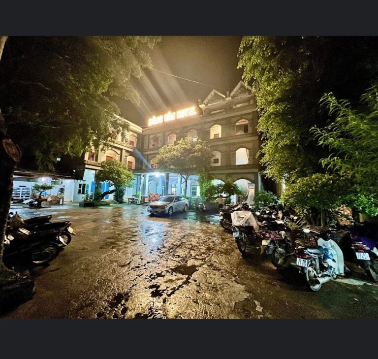 Khách sạn Hùng Vân