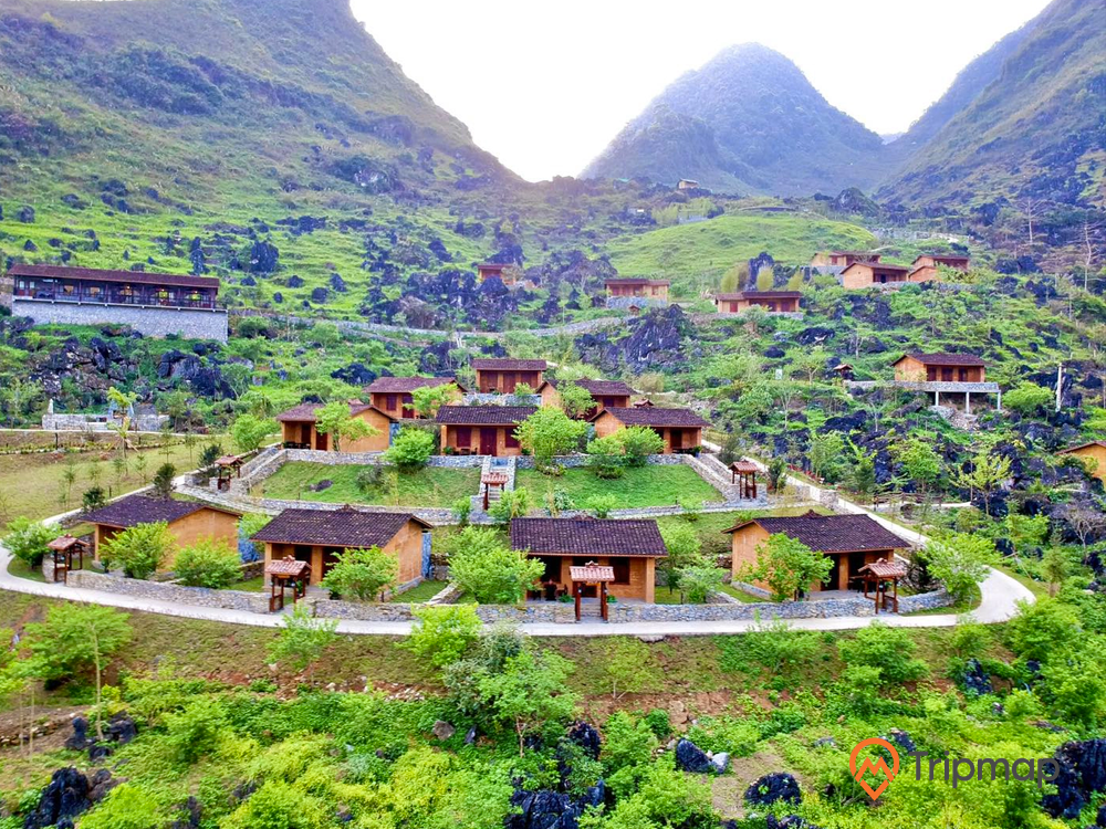 Khu nghỉ dưỡng H’Mong Village, tọa lạc tại thôn Tráng Kìm