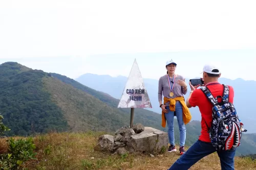Bạn cần có kĩ năng để leo lên đỉnh núi cao nhất Quảng Ninh