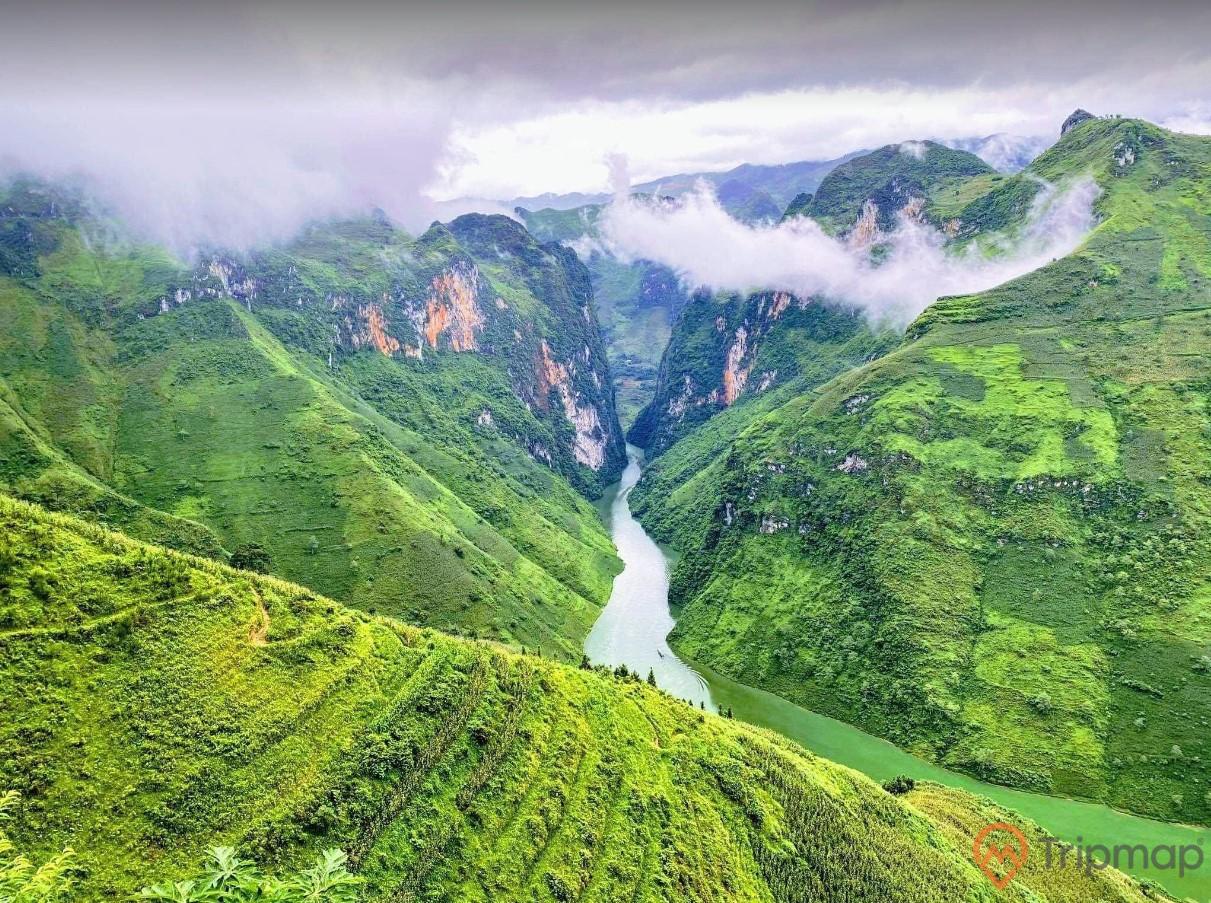Leo núi ở Hà Giang thách thức bản thân và khám phá vẻ đẹp của thiên nhiên