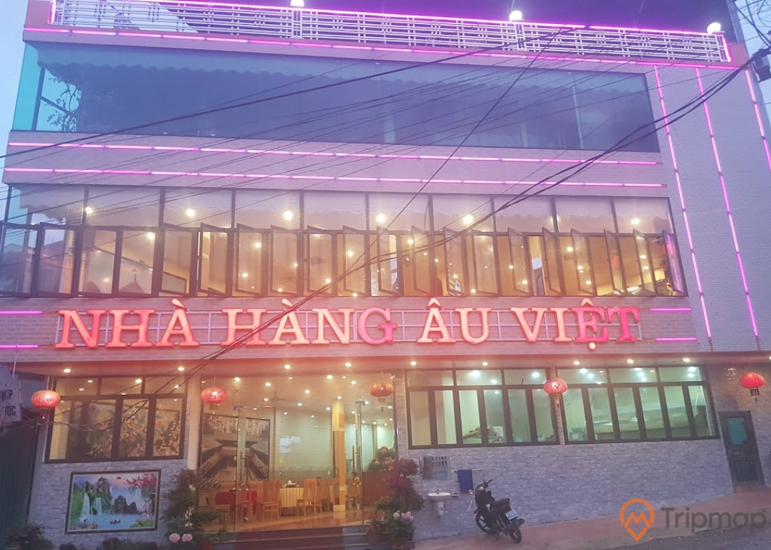 Không gian lịch sự và sang trọng ở nhà hàng Âu Việt