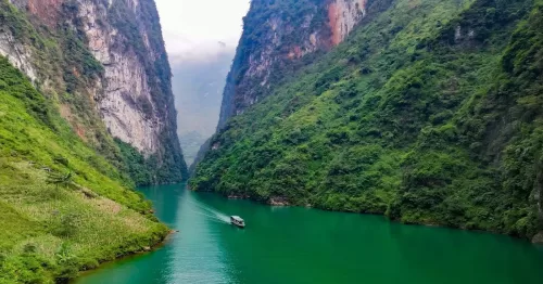 Hình ảnh Vẻ đẹp của sông Nho Quế thu hút du khách thế nào khi đi du lịch Hà Giang