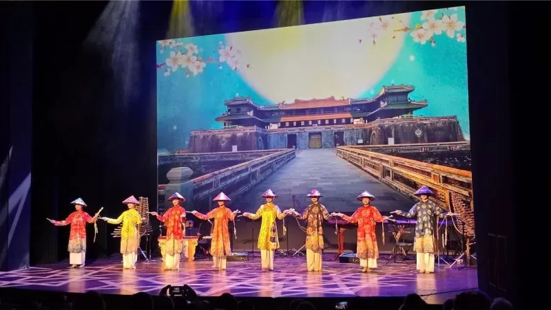 Quảng bá văn hóa, du lịch Huế tại Châu Âu.
