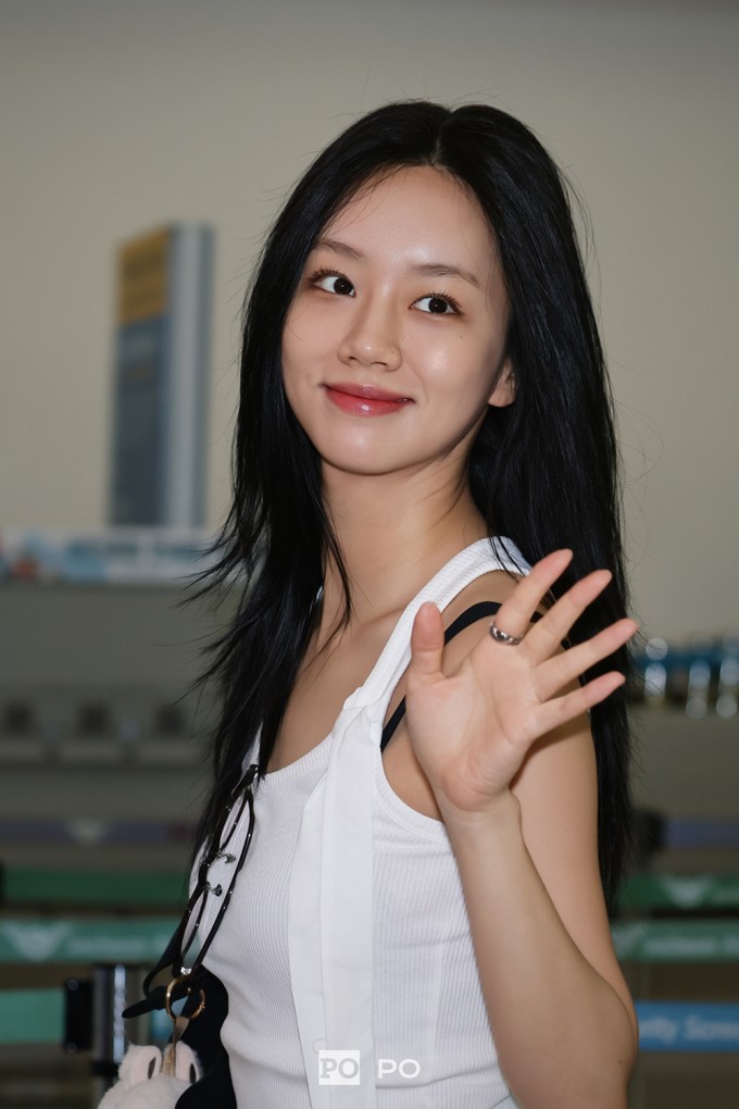 Lee Hyeri ở sân bay ngày 11/7